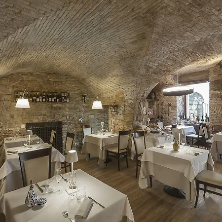 Asisium Boutique Szálloda 4*